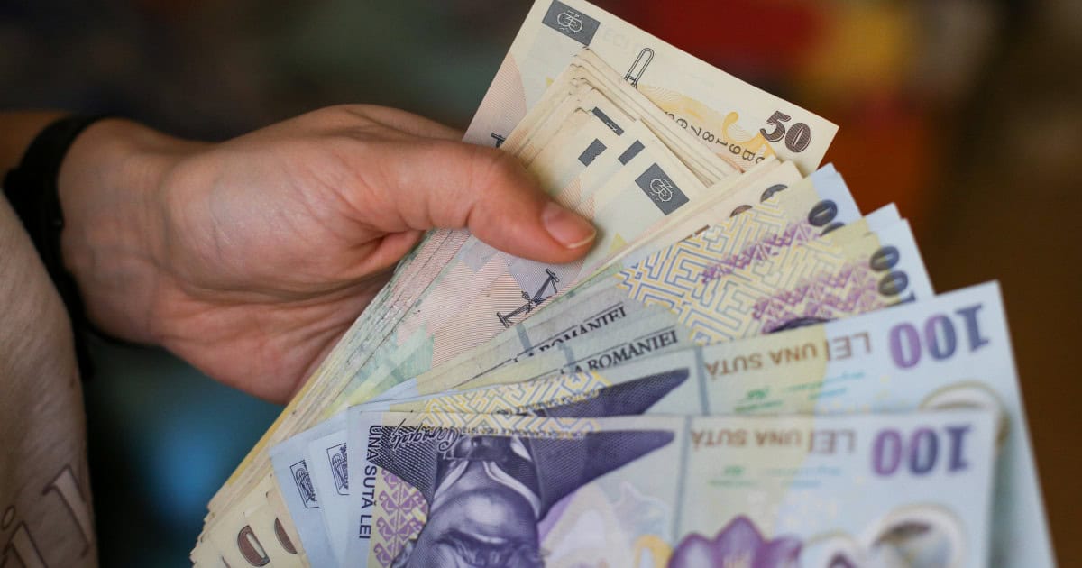 Crește indemnizația de însoțitor de la 1 iulie 2026. Suma pe care o vor primi beneficiarii după majorarea salariului minim