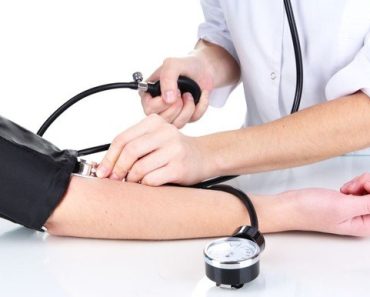Băutura recomandată de cardiologi pentru scăderea tensiunii arteriale. Patru medici au dat același răspuns