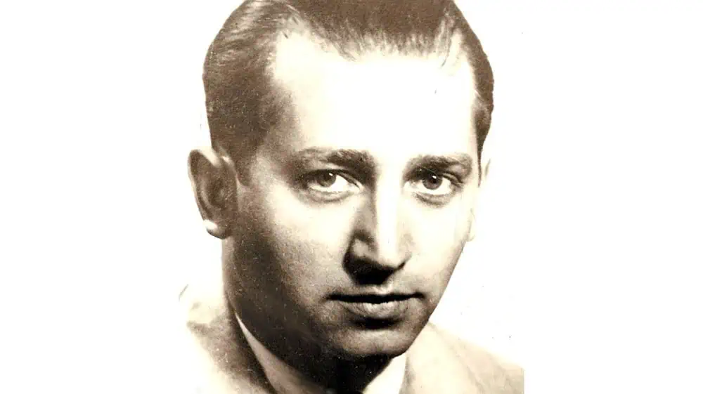 29 mai 1945. Ziua în care Mihail Sebastian, autorul pieselor „Steaua fără nume“ şi „Jocul de-a vacanţa“, moare la doar 37 de ani. Modul absurd în care și-a pierdut viața marele scriitor 29 mai 1945. Ziua în care Mihail Sebastian, autorul pieselor „Steaua fără nume“ şi „Jocul de-a vacanţa“, moare la doar 37 de ani. Modul absurd în care și-a pierdut viața marele scriitor