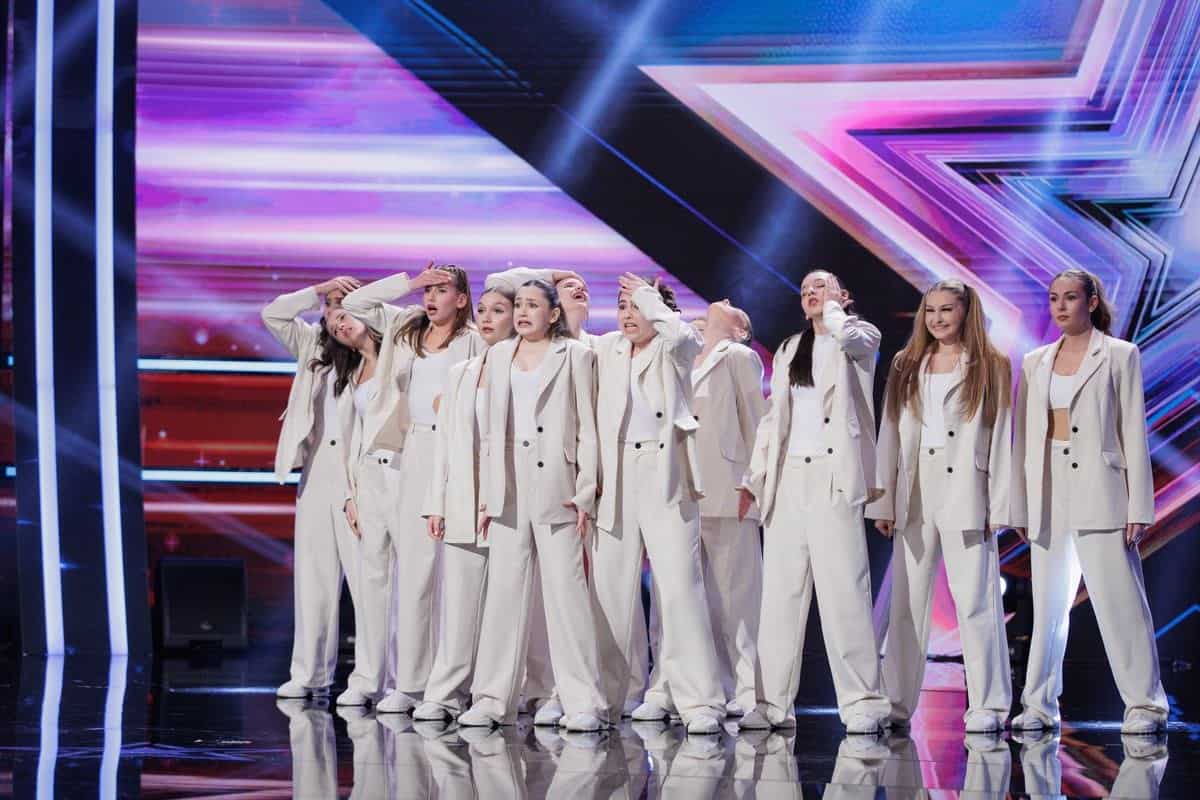Re-Born câștigă Românii au Talent sezonul 16! Grupul de dansatoare pleacă acasă cu 120.000 de euro Re-Born câștigă Românii au Talent sezonul 16! Grupul de dansatoare pleacă acasă cu 120.000 de euro