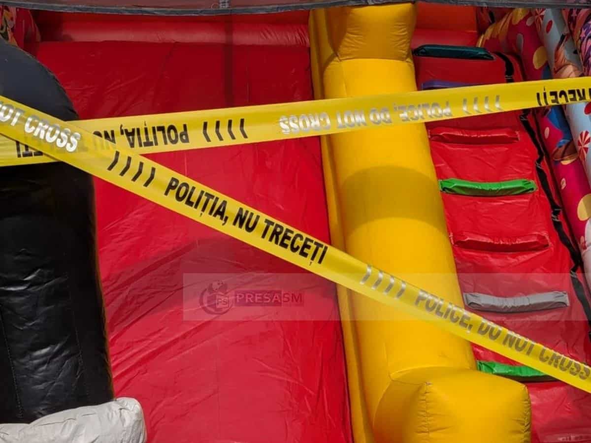 Copilul de 2 ani din Satu Mare nu ar fi murit în urma căzăturii de pe tobogan. Adevărata cauză a decesului Copilul de 2 ani din Satu Mare nu ar fi murit în urma căzăturii de pe tobogan. Adevărata cauză a decesului