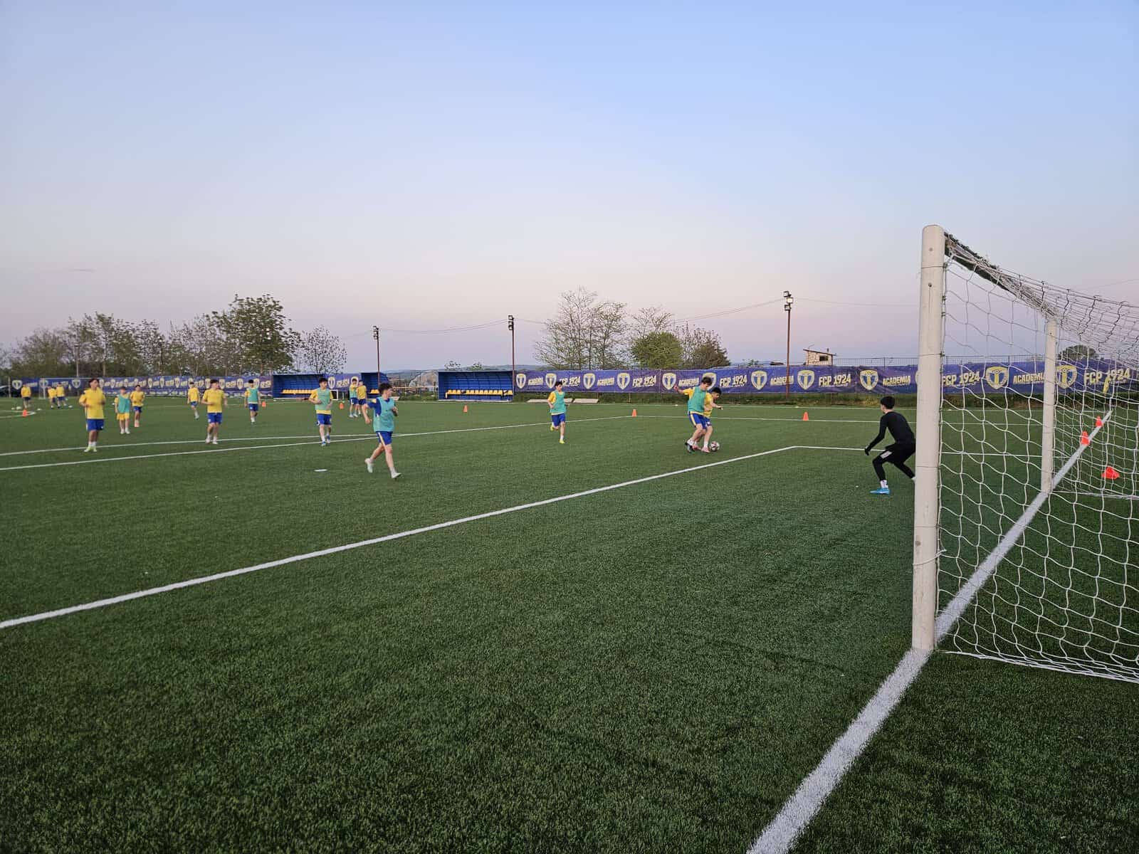 Înscrieri și selecții pentru viitori fotbaliști