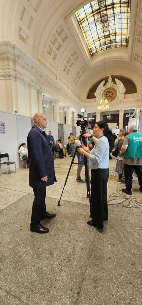 ​Prefectul Daniel Nicodim, alături de sute de ploieșteni la campania „Din grijă pentru tine”: „Sănătatea este cel mai de preț dar”