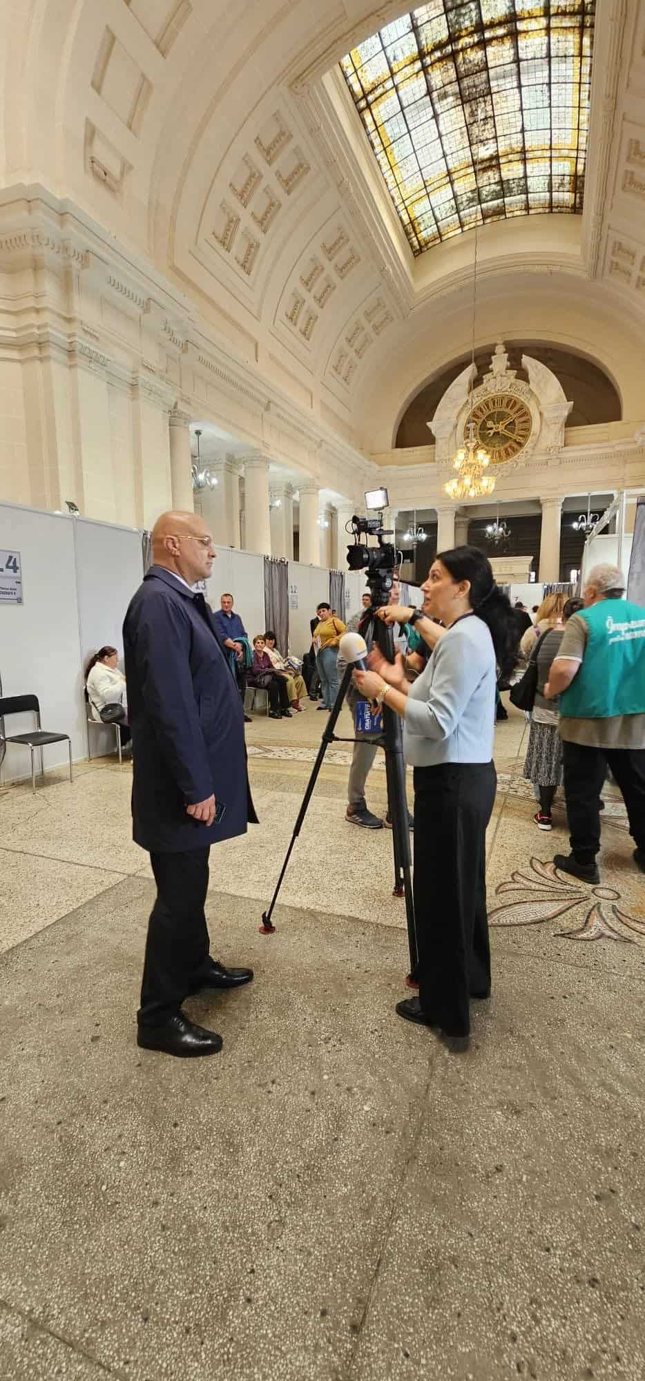 ​Prefectul Daniel Nicodim, alături de sute de ploieșteni la campania „Din grijă pentru tine”: „Sănătatea este cel mai de preț dar”