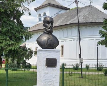 Bustul marelui spătar Drăghici Cantacuzino va fi inaugurat la Măgureni. SMV Ploiești cere Ministerului Culturii o mai bună valorificare a moștenirii Cantacuzinilor Bustul marelui spătar Drăghici Cantacuzino va fi inaugurat la Măgureni. SMV Ploiești cere Ministerului Culturii o mai bună valorificare a moștenirii Cantacuzinilor
