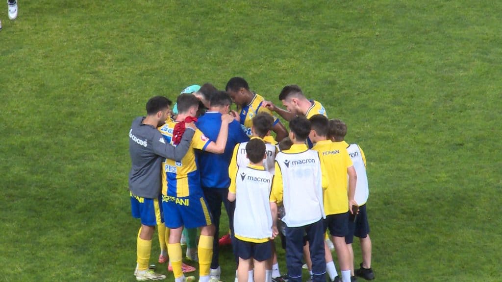 Dramă pe teren, thriller pe telefon! Genul programului: Petrolul!