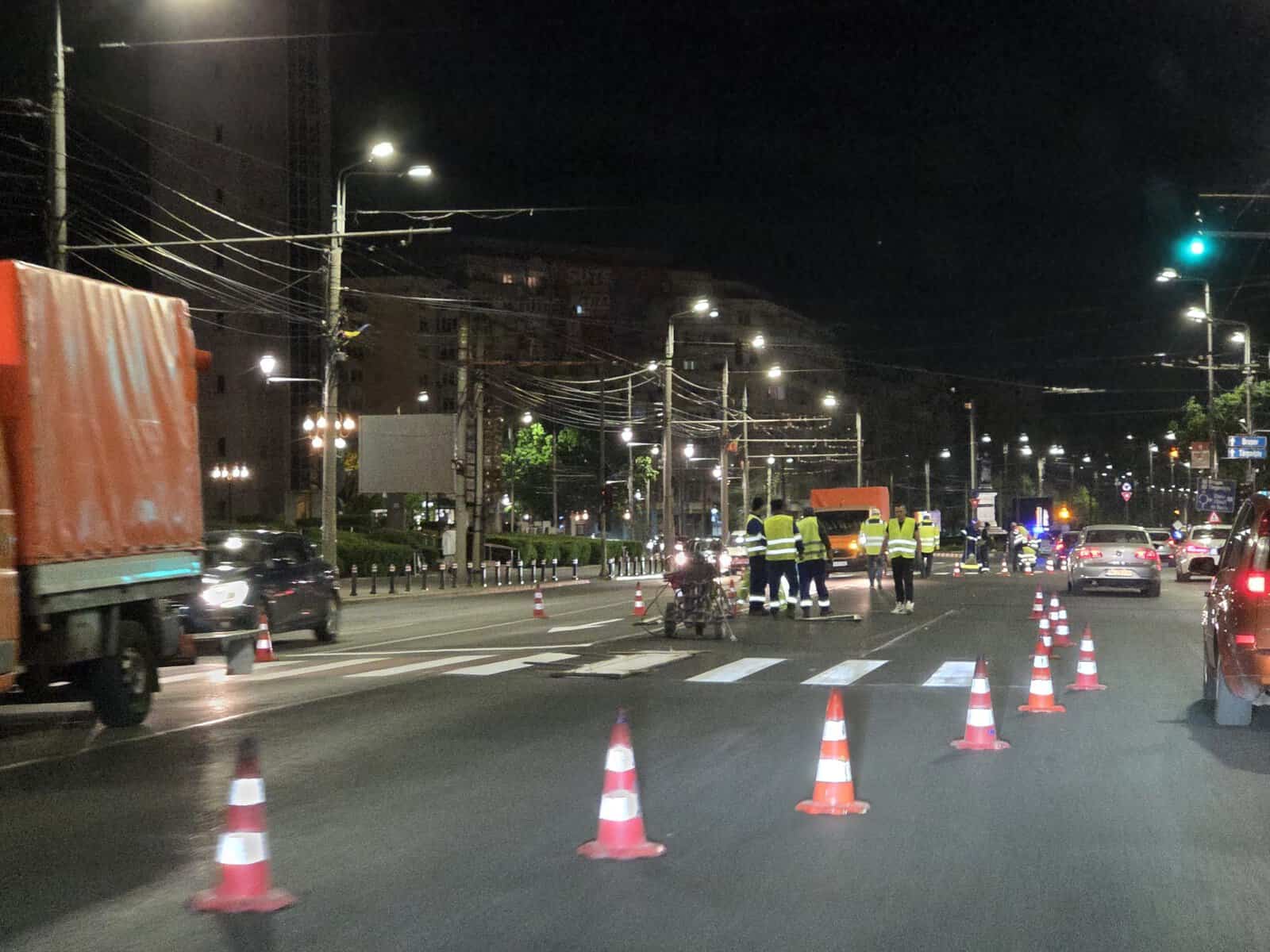BREAKING NEWS DE SECOL XXI: Primăria Ploiești a realizat imposibilul! S-au trasat trei linii cu var la Catedrală, pe banii altora! Plecăciuni!