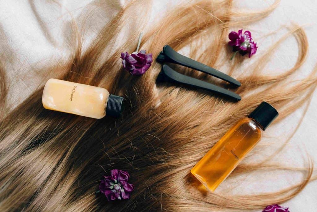 Secretul coafurilor de salon pe care îl poți obține acasă, fără programare