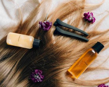 Secretul coafurilor de salon pe care îl poți obține acasă, fără programare