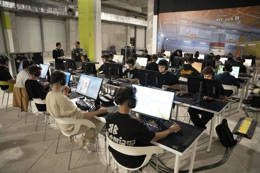 Shopping City Ploiești a găzduit cea de-a patra ediție a competiției Esports Kings, reunind sute de jucători de Counter-Strike 2 și Brawl Stars