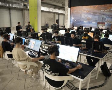 Shopping City Ploiești a găzduit cea de-a patra ediție a competiției Esports Kings, reunind sute de jucători de Counter-Strike 2 și Brawl Stars