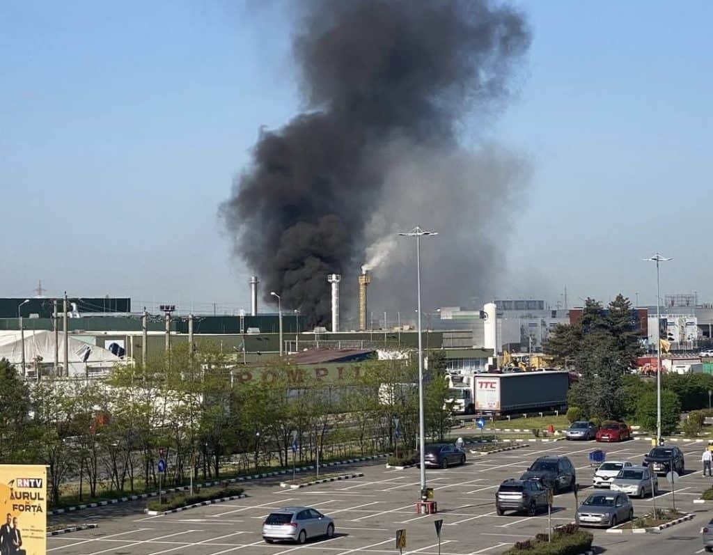 Explozie în zona Decathlon, Ploiești. Pompierii au mobilizat forțe importante