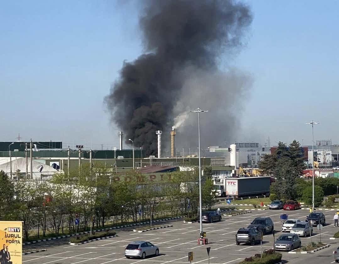 Explozie în zona Decathlon, Ploiești. Pompierii au mobilizat forțe importante