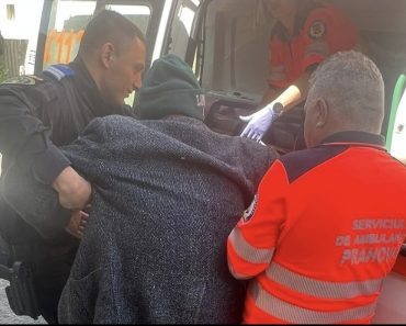 Bărbat găsit zăcând inconștient, pe un trotuar din fața Gării de Sud din Ploiești. Un echipaj de jandarmi i-a acordat primul ajutor