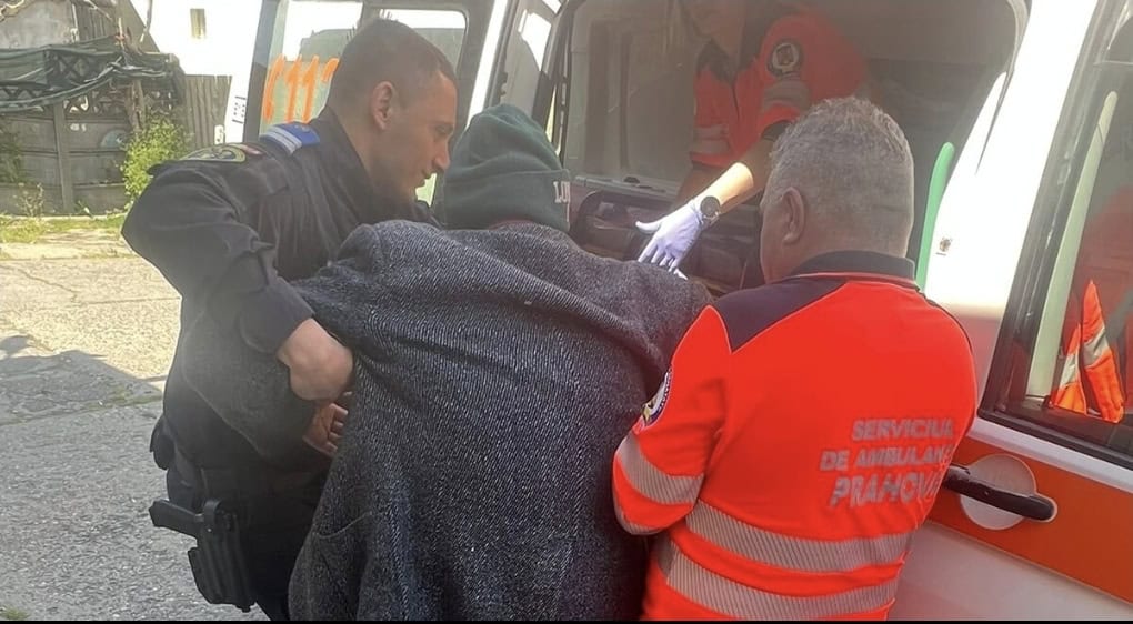 Bărbat găsit zăcând inconștient, pe un trotuar din fața Gării de Sud din Ploiești. Un echipaj de jandarmi i-a acordat primul ajutor