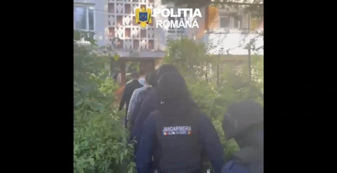 ​„Escrocul cu o mie de fețe” din Ploiești: Cum a reușit un bărbat de 31 de ani să fure 48.000 de euro folosind identități false și povești lacrimogene
