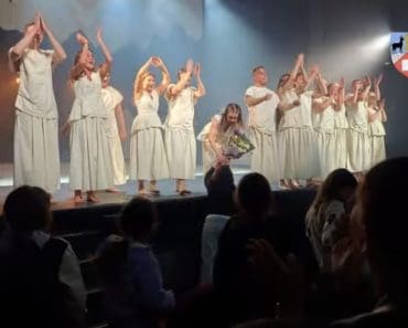 Spectacol de poveste la Teatrul „Toma Caragiu” pentru copiii de la DGASPC Prahova: Pentru mulți dintre ei, a fost prima dată când au pășit într-o sală de spectacol