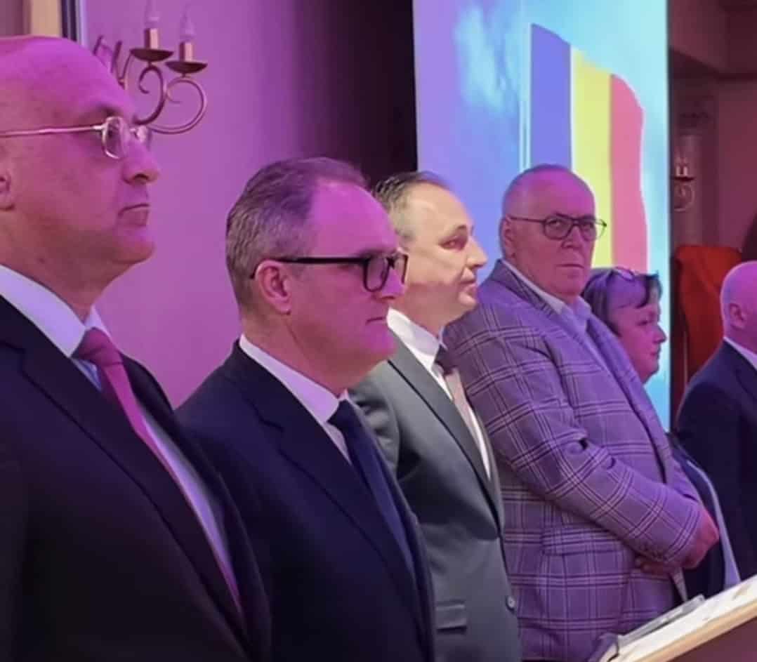 Virgil Nanu, întâlnire cu primarii din Prahova: „Oamenii vor rezultate, nu explicații”. Gazele pe Valea Slănicului și centura Comarnic, pe masa discuțiilor Virgil Nanu, întâlnire cu primarii din Prahova: „Oamenii vor rezultate, nu explicații”. Gazele pe Valea Slănicului și centura Comarnic, pe masa discuțiilor