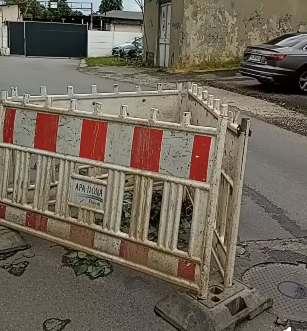 După sesizarea PHonline.ro, autoritățile au securizat craterul periculos de pe Șoseaua Vestului