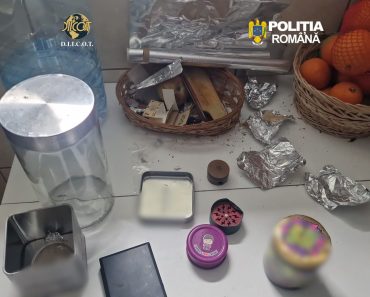 Traficanți de droguri din Prahova prinși de polițiști. Percheziții în Ploiești, Slănic și Dumbrăvești