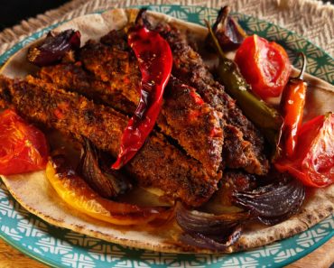 Adana kebab – Rețeta turcească plină de savoare