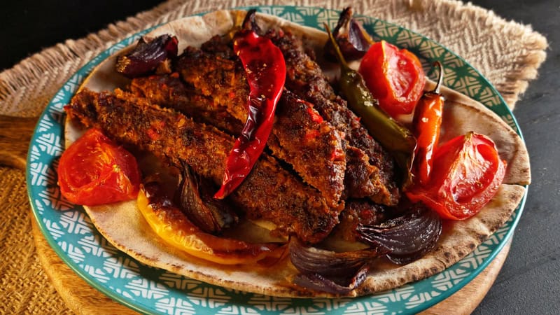 Adana kebab – Rețeta turcească plină de savoare