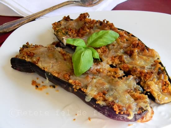 Gratin de vinete cu cartofi si cascaval – savuros si simplu de facut.
