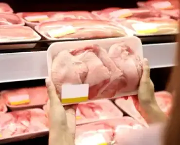 Alertă sanitară în UE, în urma tratatului comercial cu Mercosur. Circa 80% din primul lot de puiul importat din Brazilia este contaminat cu Salmonella