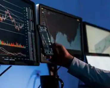 Bursa a atins un maxim istoric după demiterea lui Bolojan! BET s-a apreciat cu 82,5% față de anul trecut