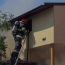 VIDEO: Incendiu în Ploiești. Pompierii au salvat doi cățeluși și o pisică