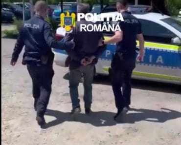 VIDEO: Hoț din Cerașu reținut de polițiști după ce a furat piese dintr-o mașină de la dezmembrări