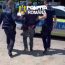 VIDEO: Hoț din Cerașu reținut de polițiști după ce a furat piese dintr-o mașină de la dezmembrări