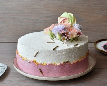 Tort cu crema de fistic, ciocolata si zmeura