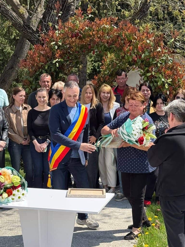 Primăria Valea Doftanei: Azi, celebrăm încheierea activității profesionale a celor două colege, Mariana Rîjnoveanu și Stanciu Mirela