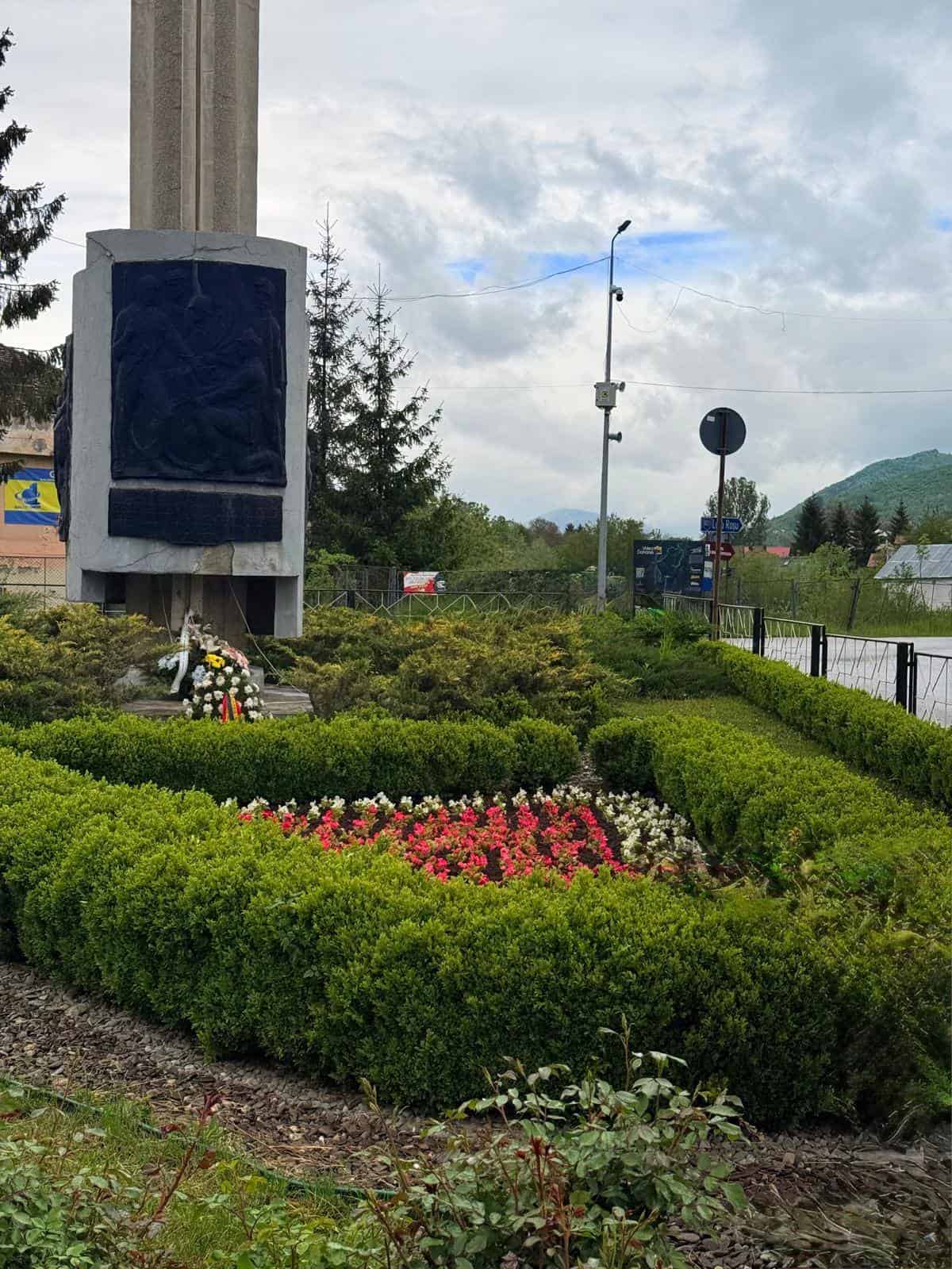 Primăria Valea Doftanei: Astăzi am adus un omagiu eroilor neamului prin depunerea de coroane