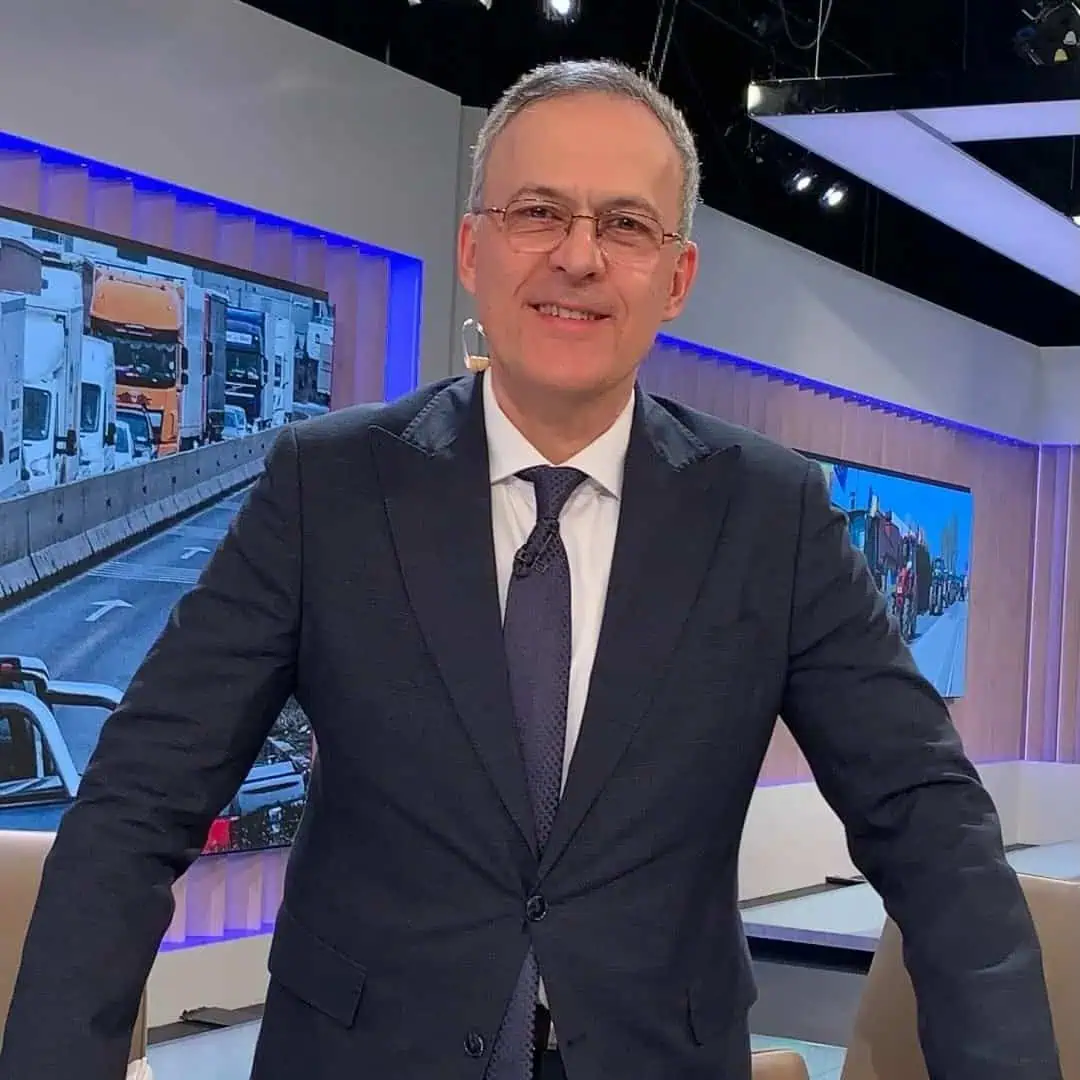 Răzvan Dumitrescu își încheie parcursul la Antena 3 CNN după aproape 16 ani. Mesajul transmis în direct telespectatorilor