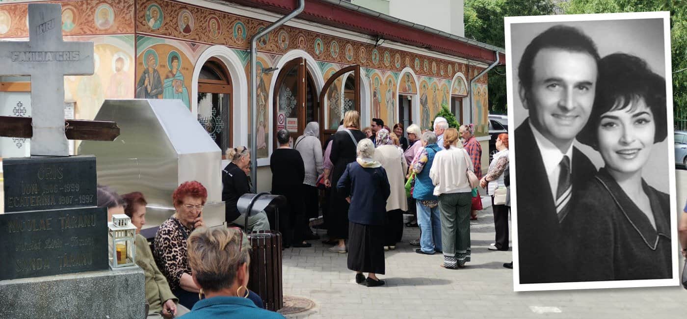 Primele imagini de la înmormântarea Sandei Țăranu, „Vocea de aur” a TVR. Își va dormi somnul de veci alături de marea dragoste. Ce scrie pe coroana depusă de sora ei