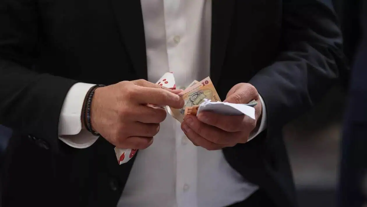 Cât te costă să întreții, în 2026, o familie în România. Bugetul lunar necesar pentru un trai decent a ajuns la niveluri record Cât te costă să întreții, în 2026, o familie în România. Bugetul lunar necesar pentru un trai decent a ajuns la niveluri record