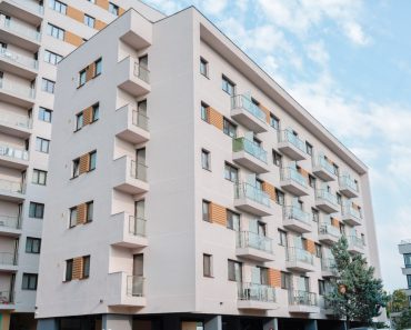 S-a mutat într-un bloc nou și a avut un șoc! Cum au reușit vecinii să îl scoată din minți: „Nesimțirea este la cote maxime” S-a mutat într-un bloc nou și a avut un șoc! Cum au reușit vecinii să îl scoată din minți: „Nesimțirea este la cote maxime”