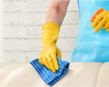 Cum cureți canapeaua cu bicarbonat de sodiu. Trucuri simple pentru pete și mirosuri Cum cureți canapeaua cu bicarbonat de sodiu. Trucuri simple pentru pete și mirosuri