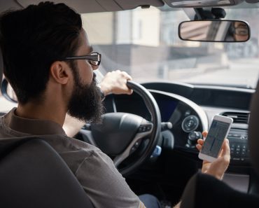 Câți bani face un șofer de Uber. Românii au dezvăluit care este venitul real și de ce trebuie să ții cont înainte. „Am auzit de câștiguri și de 3.000 euro”