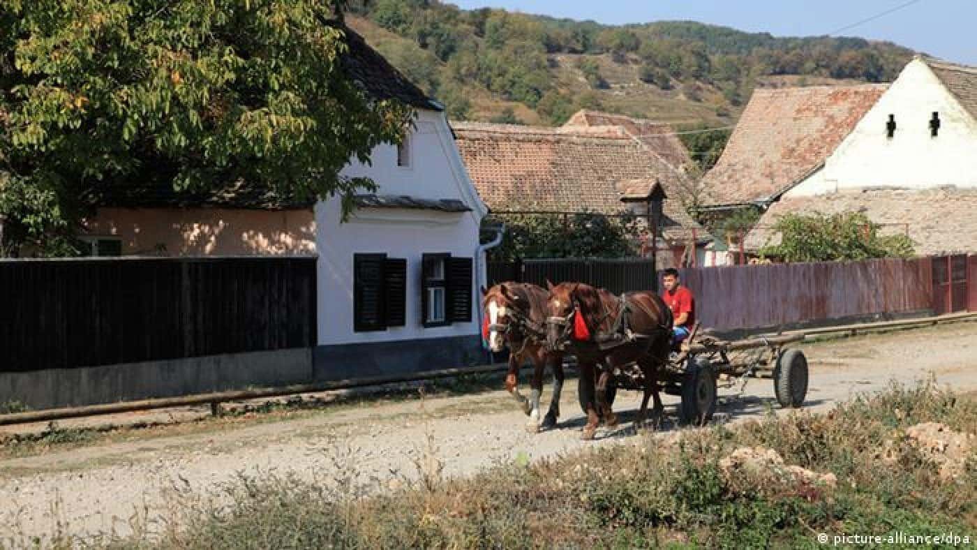 Românii părăsesc orașele și se mută la țară! Județul unde numărul caselor noi a explodat într-un singur an