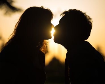 Ce cred bărbații că este romantic, dar de fapt nu este. „Doamne, vă rog, nu faceți niciodată asta”