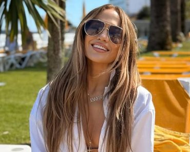 Jennifer Lopez surprinde pe covorul roșu: schimbare radicală de look