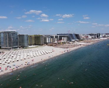 Evacuare fără precedent pe litoral: peste 1.000 de persoane au părăsit plajele. Cod roșu de explozie la Costinești Evacuare fără precedent pe litoral: peste 1.000 de persoane au părăsit plajele. Cod roșu de explozie la Costinești