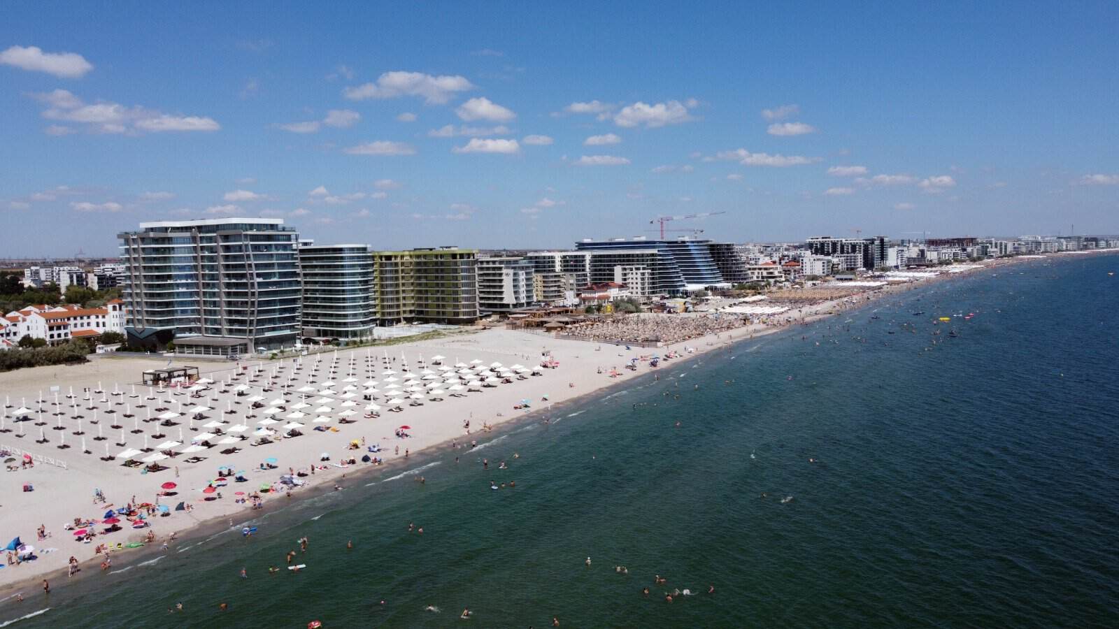 Evacuare fără precedent pe litoral: peste 1.000 de persoane au părăsit plajele. Cod roșu de explozie la Costinești