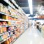 Imagini incredibile dintr-un supermarket din România: o familie s-a filmat în timp ce desfăcea produse și le punea înapoi pe raft. „Vă arătăm cum se mănâncă pe gratis”
