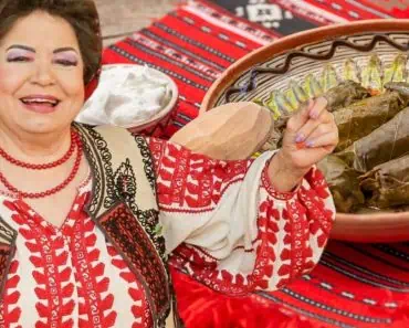 Cum prepară Saveta Bogdan sărmăluțele în foi de viță: „O rețetă ieftină și gustoasă.” Ingredientul-magic, nelipsit din bucătăria solistei Cum prepară Saveta Bogdan sărmăluțele în foi de viță: „O rețetă ieftină și gustoasă.” Ingredientul-magic, nelipsit din bucătăria solistei