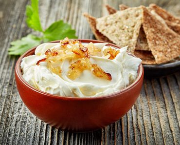 Sosul delicios care se prepară din doar trei ingrediente. Se potrivește perfect cu orice fel de mâncare Sosul delicios care se prepară din doar trei ingrediente. Se potrivește perfect cu orice fel de mâncare