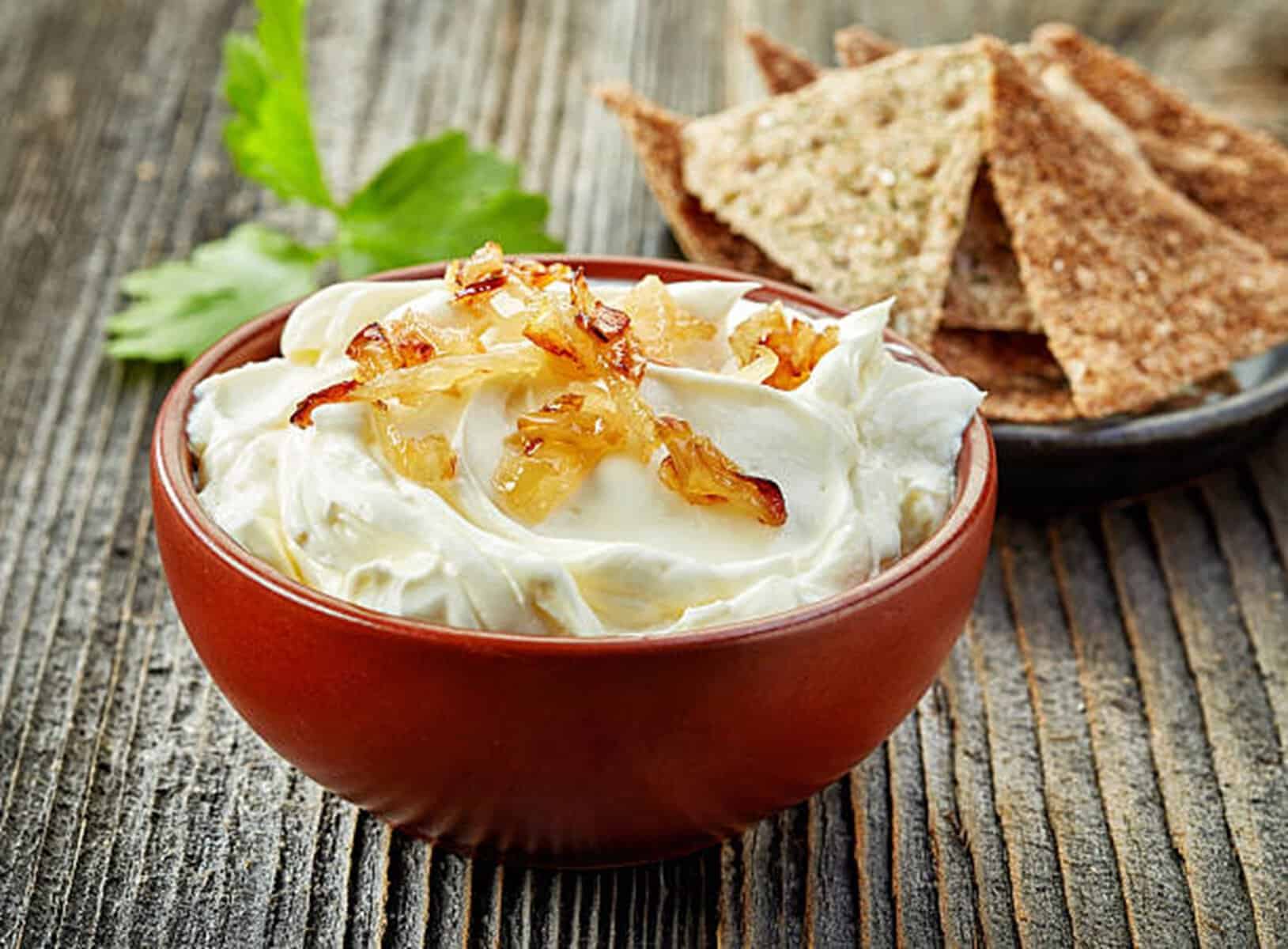 Sosul delicios care se prepară din doar trei ingrediente. Se potrivește perfect cu orice fel de mâncare Sosul delicios care se prepară din doar trei ingrediente. Se potrivește perfect cu orice fel de mâncare